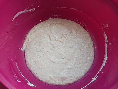 Teig in einer Rührschüssel